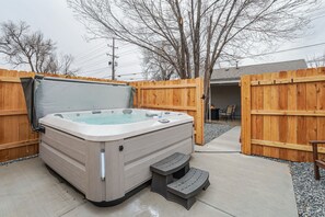 Outdoor spa tub - 5BR Group Home by the Olympic Center / Hot Tub, 2 Kitchens (Colorado Springs)