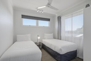 Apartment | 3 bedrooms, bed sheets - 3-bed Coastal Retreat in Central Margate (Margate)