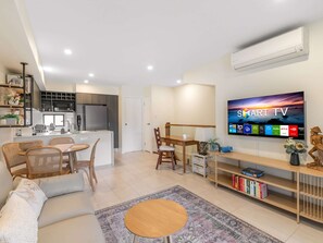 Apartment | Living room - Close to Airport, Cafes, Train & Boondall Wetlands (Brisbane)