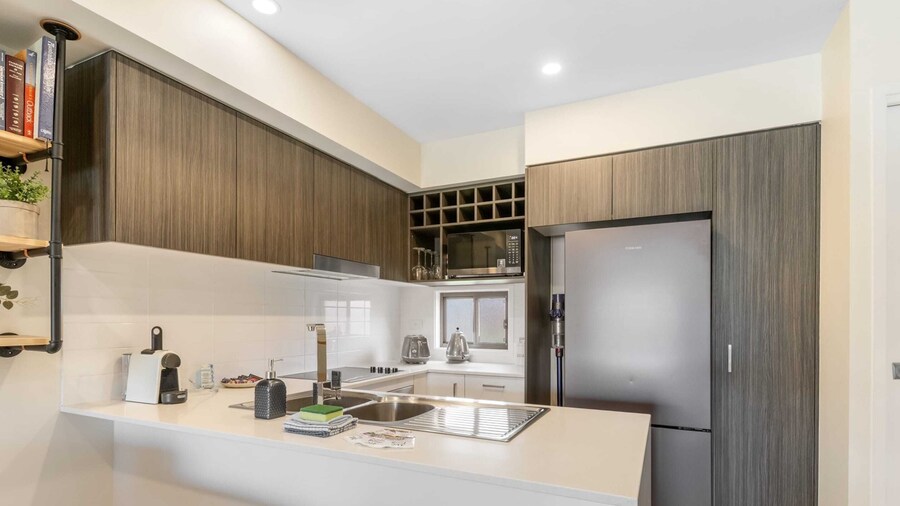 Close to Airport, Cafes, Train & Boondall Wetlands