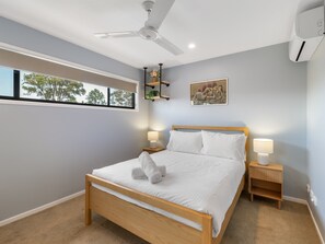 Apartment | 2 bedrooms, bed sheets - Close to Airport, Cafes, Train & Boondall Wetlands (Brisbane)