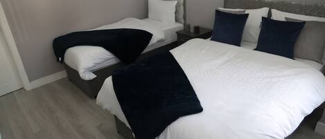 1 bedroom, iron/ironing board, WiFi (free), bed sheets