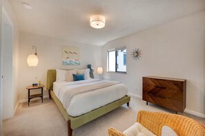 3 makuuhuonetta, työpöytä, silitysrauta/-lauta, ilmainen Wi-Fi