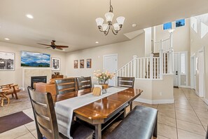 Dining - Cozy Route 66 Flagstaff Retreat (Flagstaff)