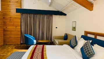 Brankas, meja kerja, kedap suara, dan setrika/meja setrika