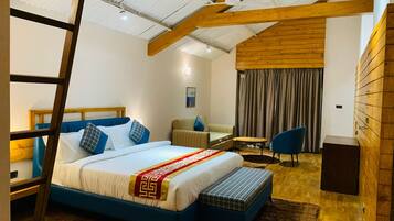 Executive Studio | Minibar, in-room safe, desk, soundproofing