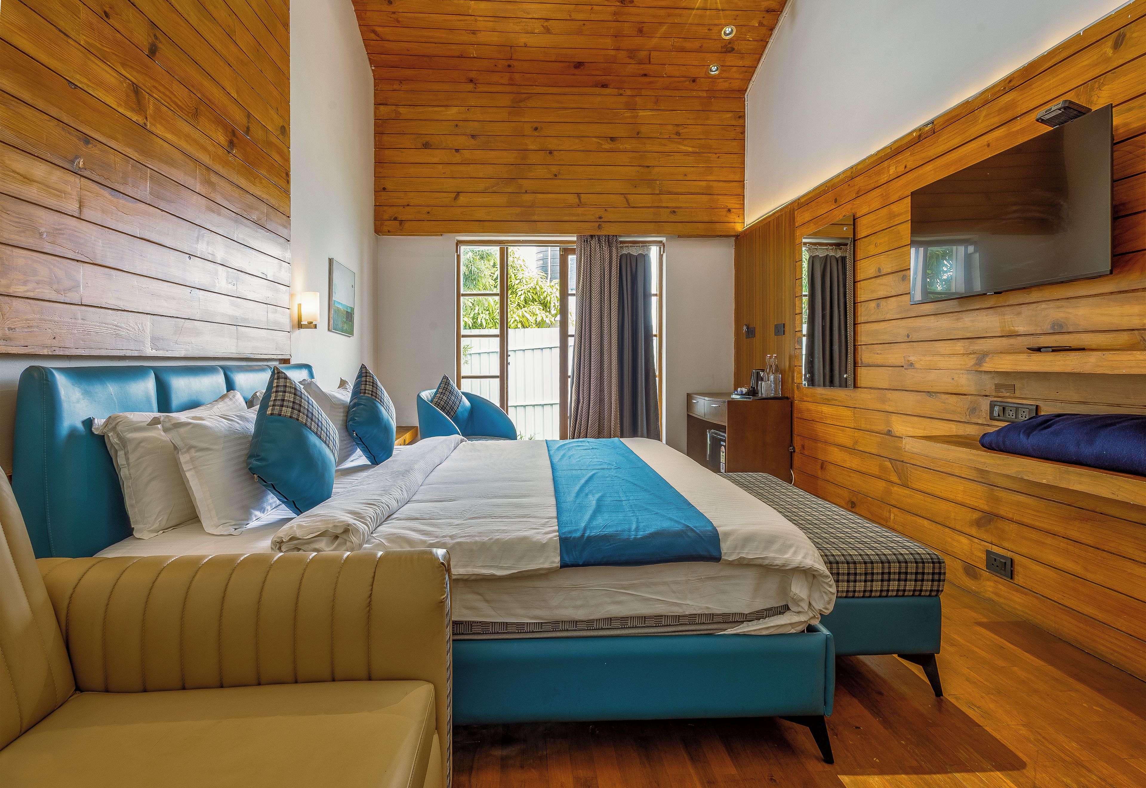 Comfort Double Room | Minibar, in-room safe, desk, soundproofing