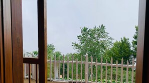 Honeymoon-Doppelzimmer, Bergblick | Zimmersafe, Schreibtisch, schallisolierte Zimmer, Bügeleisen/Bügelbrett