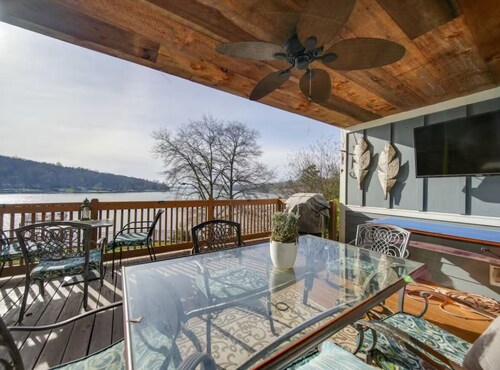 Chalet du Lac – Lakefront Retreat