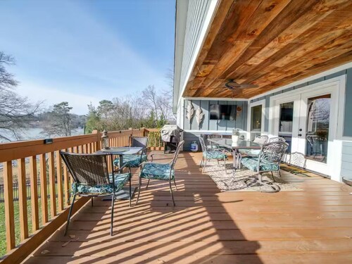 Chalet du Lau – Lakefront Retreat