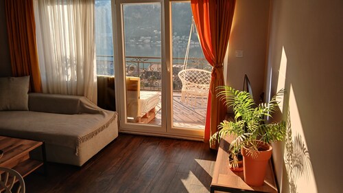 Golden Panoramic view 1 bedroom apartment with best location and parking spot.