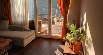 Golden Panoramic view 1 bedroom apartment with best location and parking spot.