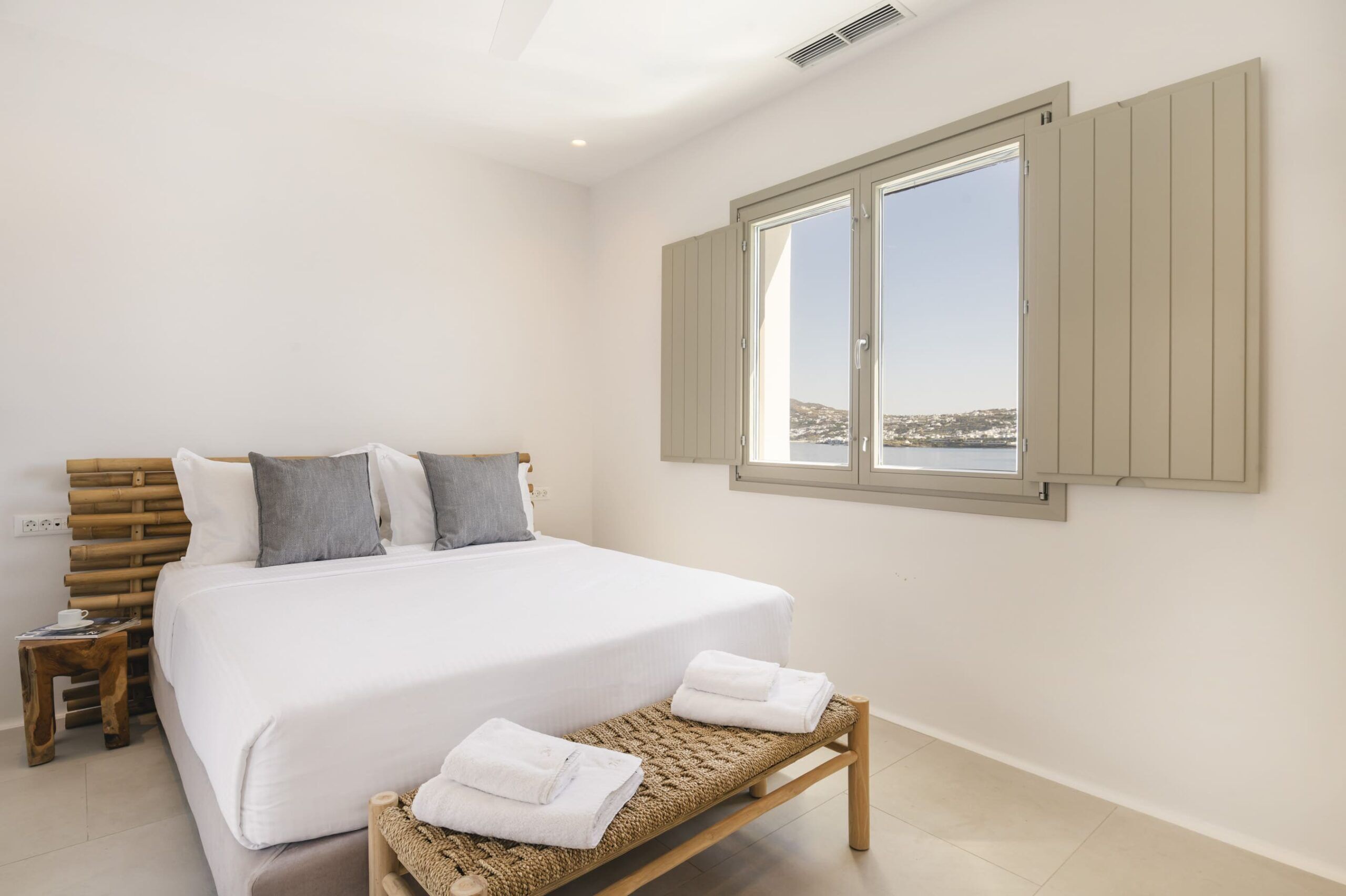 Villa Deluxe, 3 habitaciones, alberca privada, vista al mar | Caja de seguridad en la habitación y tabla de planchar con plancha 