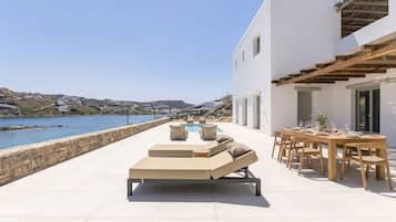 Vila luxo, 3 quartos, piscina particular, vista para o mar | Terraço/pátio