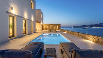 Deluxe-Villa, 3 Schlafzimmer, eigener Pool, Meerblick | Terrasse/Patio