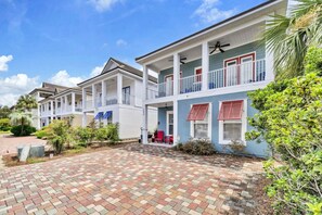 Exterior - Walk2Beach• HUGE Pool • Crystal Beach (Destin)