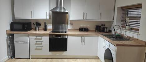 Four Ă micro-ondes, un four, surface de cuisson