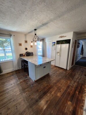 Microwave, oven, stovetop, dishwasher - Spacious 4-bedroom bungalow in enchanting Millsboro with AC (Millsboro)