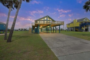 Property grounds - Alsup House in Jamaica Beach (Jamaica Beach)