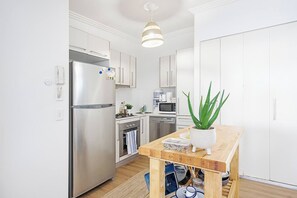 Private kitchen - Pure Palm Beach Bliss at The Pavilions on Fifth (Palm Beach)