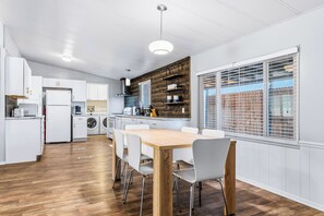 Dining - Remodeled 3 BDR across from the River Sleeps 10 (Bullhead City)