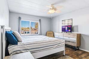 3 bedrooms, iron/ironing board, free WiFi, bed sheets - Remodeled 3 BDR across from the River Sleeps 10 (Bullhead City)