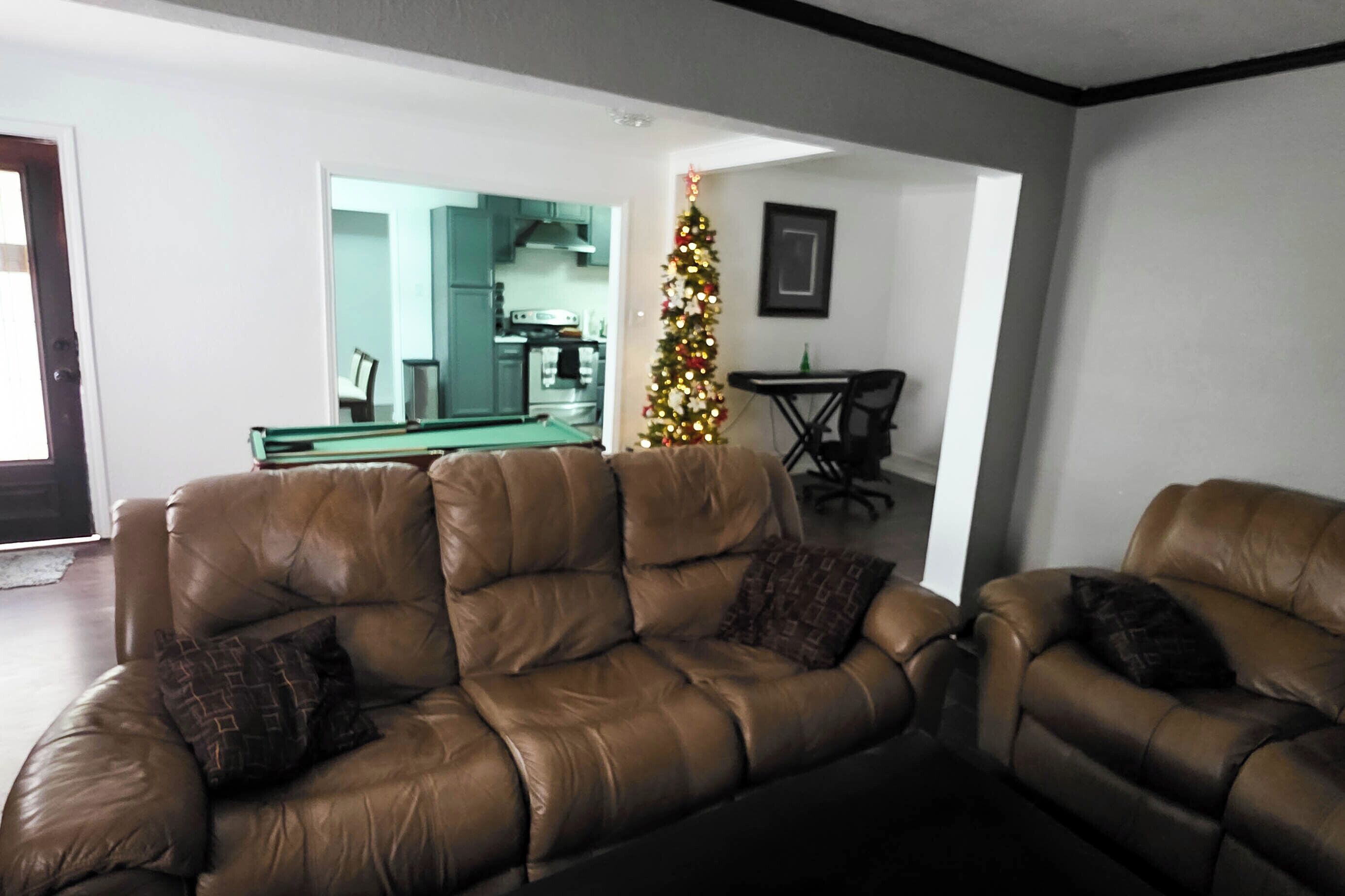 Televisión y chimenea 