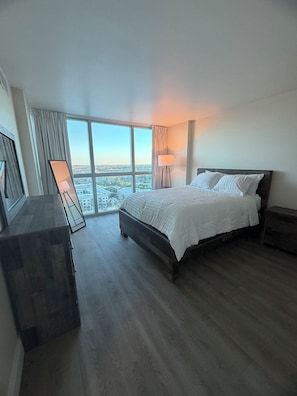 1 bedroom, WiFi, bed sheets, wheelchair access - Luxury in the Sky Downtown Fort Myers (Fort Myers)