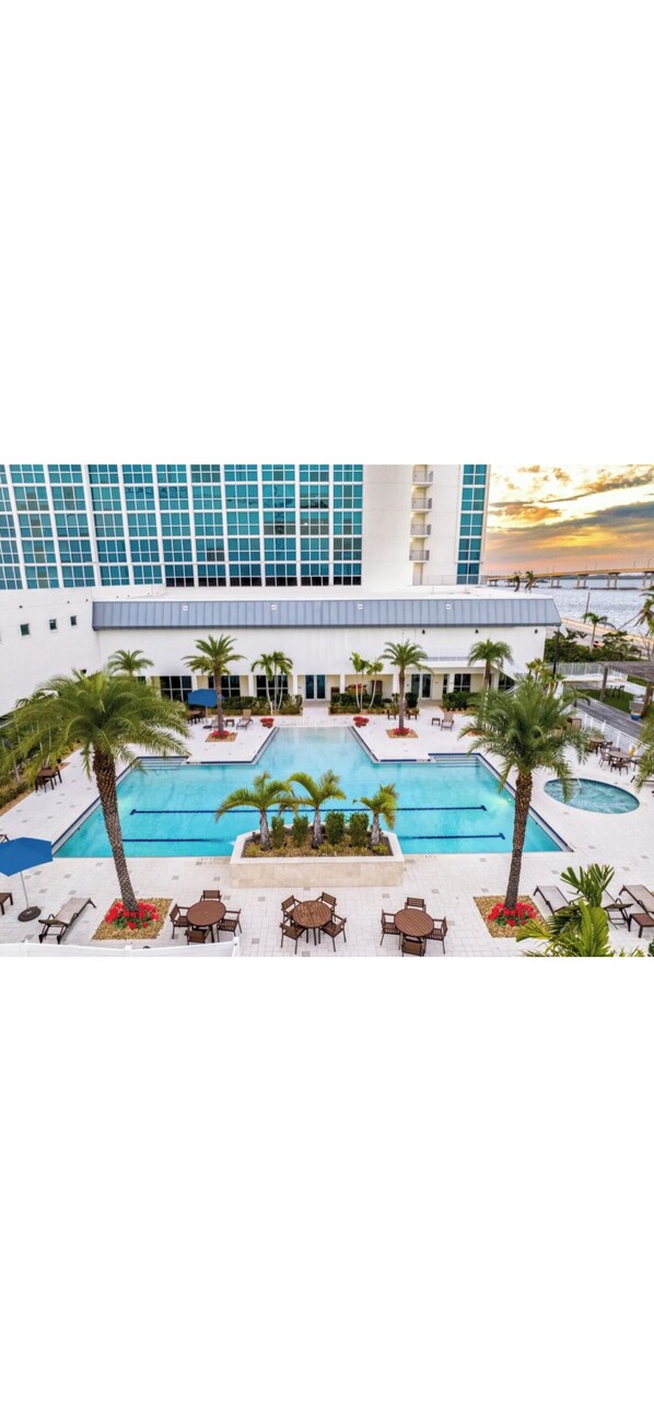 Pool - Luxury in the Sky Downtown Fort Myers (Fort Myers)