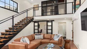 Een smart-tv en een kantoor