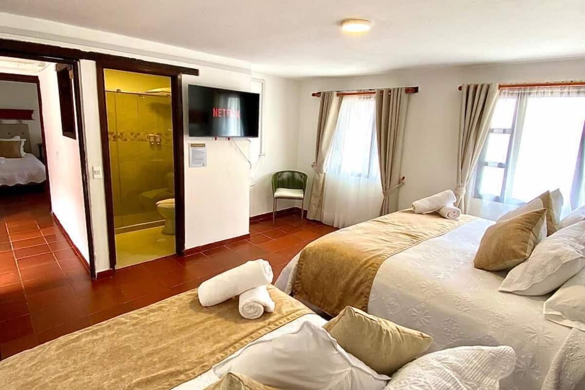 Standard Quadruple Room | Seterika/papan seterika, Wi-fi percuma 
