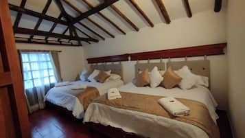 Habitación cuádruple estándar | Tabla de planchar con plancha y wifi gratis