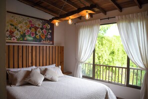 1 dormitorio, tabla de planchar con plancha, wifi y ropa de cama