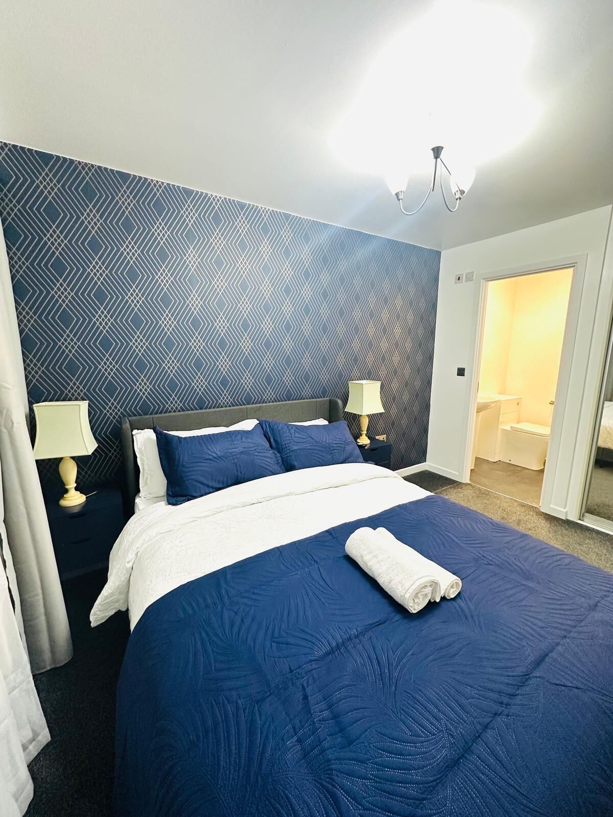 3 chambres, fer et planche à repasser, Wi-Fi, draps fournis