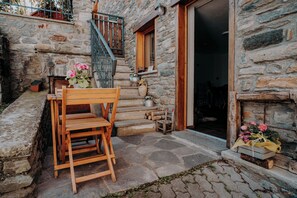 Terrace/patio - The Chalet du Village (Chambave)