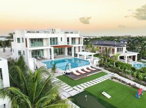 Exterior - Oceanview Azure Sunset Villa Stunning Views Near Beach (Providenciales)