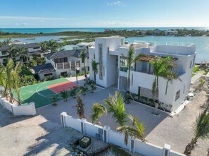 Sports court - Oceanview Azure Sunset Villa Stunning Views Near Beach (Providenciales)