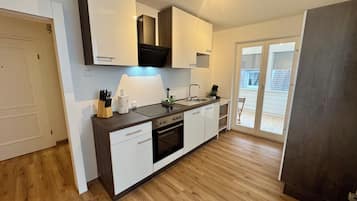 Kühlschrank, Ofen, Herdplatte, Geschirrspüler