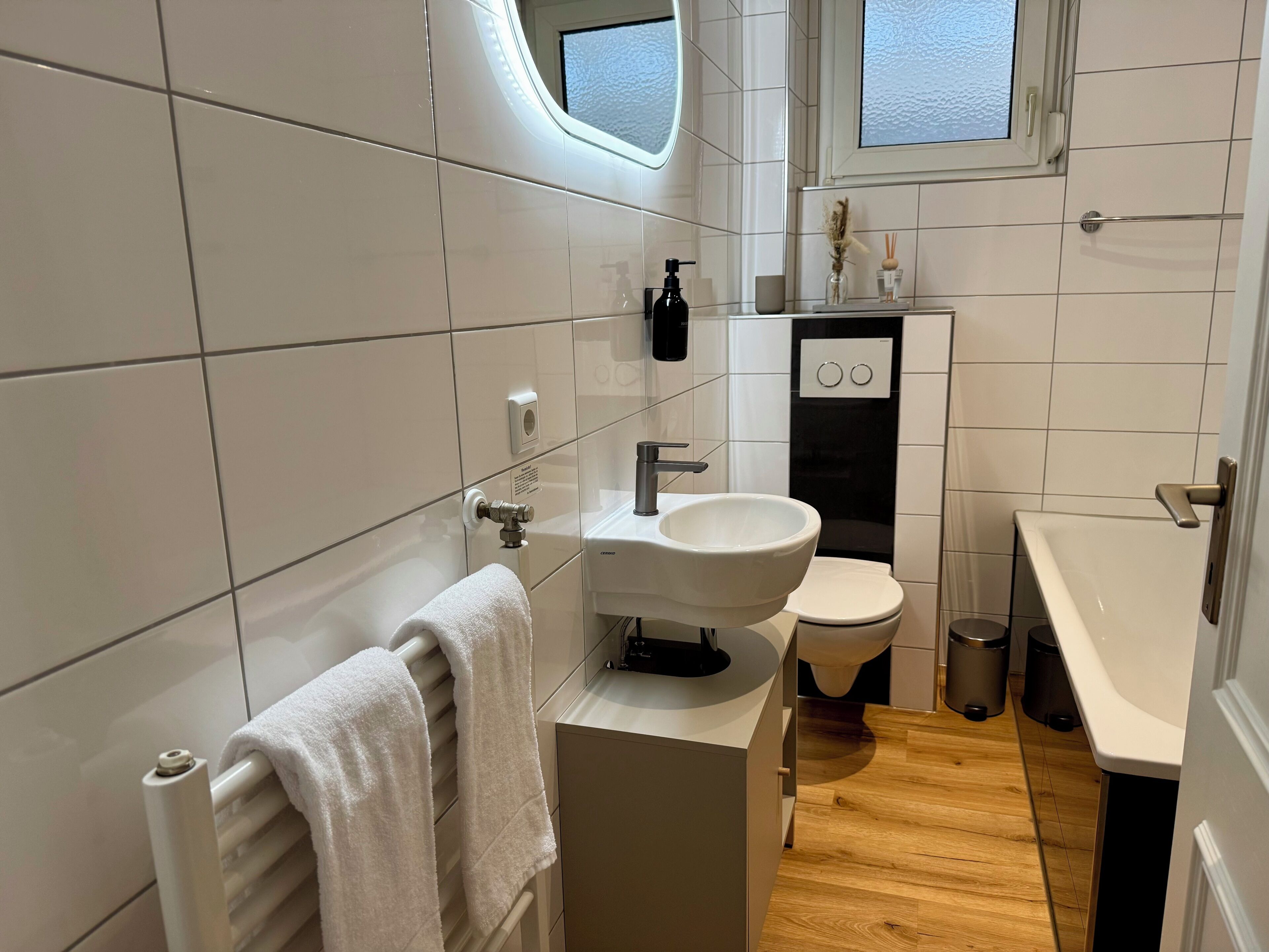Hårtørrer, håndklæder, Sæbe, Toiletpapir