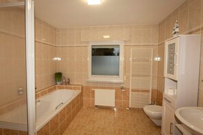 Hair dryer, towels - Vacation apartment ground floor (Altenkirchen)