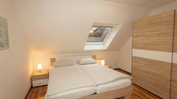 3 bedrooms, travel crib, free WiFi, bed sheets