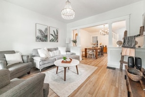 Deluxe House | Living area