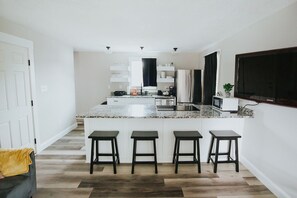 Cookware/dishes/utensils