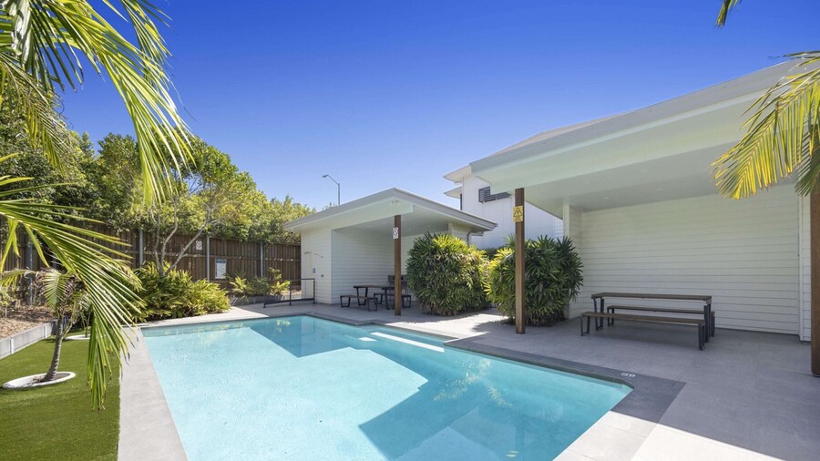 Bright 3-bed Home With Private Courtyard