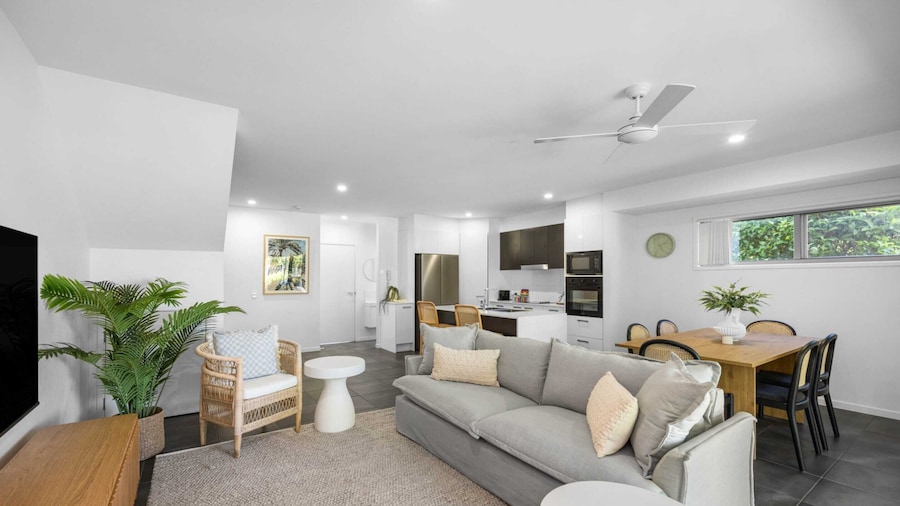 Bright 3-bed Home With Private Courtyard