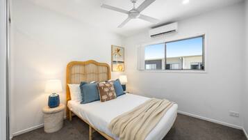 Apartment | 3 bedrooms, laptop workspace, bed sheets