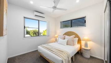 Apartment | 3 bedrooms, laptop workspace, bed sheets