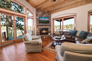 TV, fireplace - Boulder Cove։ Lakefront Estate (Big Bear Lake)