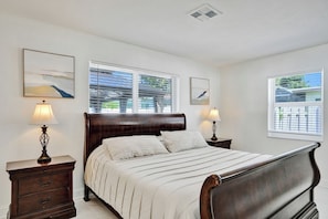 4 habitaciones, tabla de planchar con plancha, wifi y ropa de cama