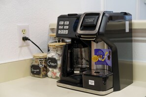 Coffee and/or coffee maker - Spacious 4-bedroom house in peaceful Austin, 10 min from airport (Austin)